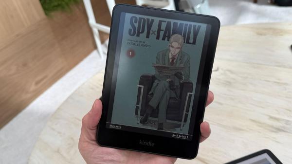 photo of Amazon's first color Kindle has just started shipping and readers are already complaining image