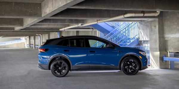 photo of Volkswagen is clearing out ID.4 EVs with a $12,500 discount image