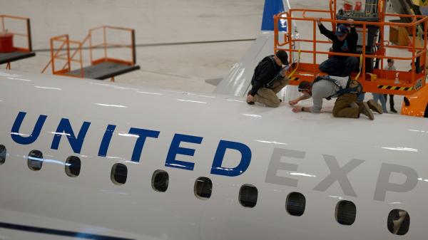 photo of United Airlines has a new tool to check if your flight has Starlink Wi-Fi — and it’s about time image