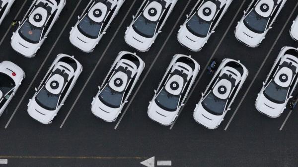 photo of California Cracks Down on Robotaxis That Block First Responders image