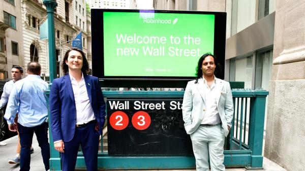 AMC CEO Furious at Robinhood for…
