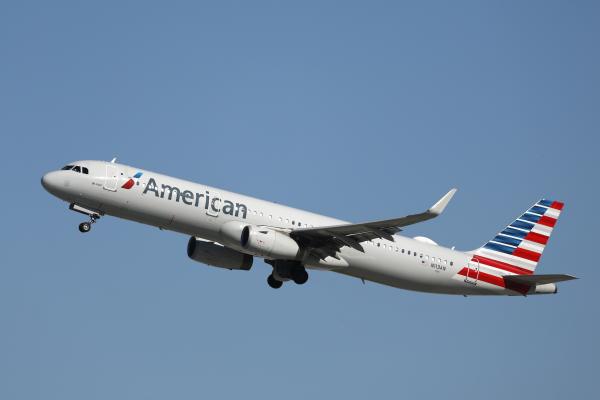 photo of SpaceX’s Starlink nabs American Airlines contract, another win for its IPO image