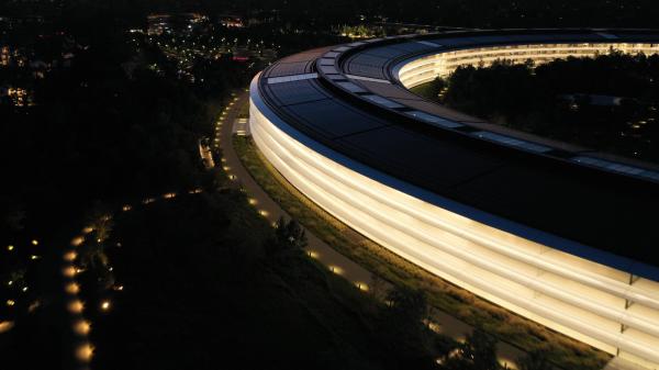 Apple Hires Former Meta Lawyer to…
