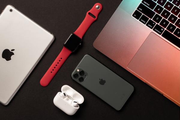 Apple stockpiles inventory as it braces…