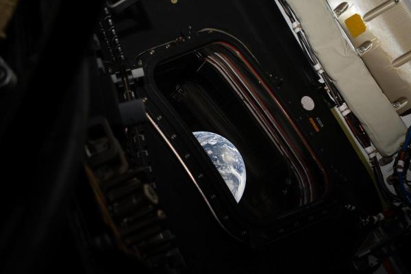 photo of The Artemis II crew snapped some mesmerizing photos of Earth image
