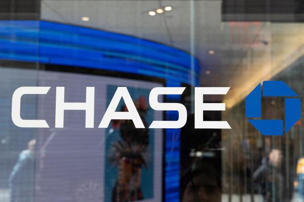 JPMorgan Chase is taking over the Apple…