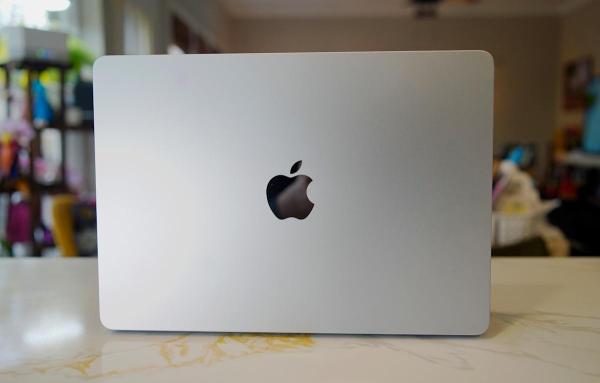 photo of Ask Engadget: Is it a good time to move to Macs from Windows? image
