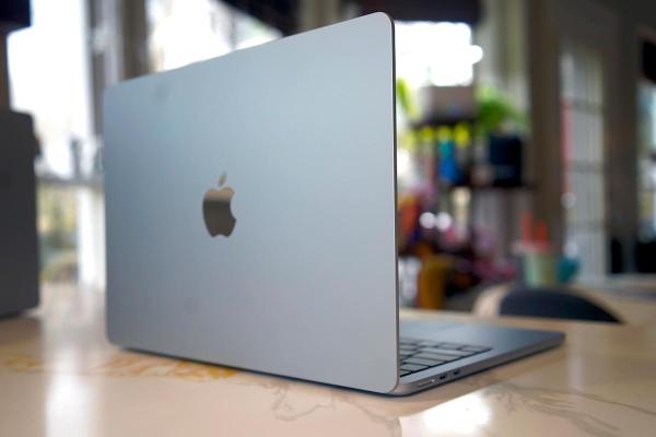 Engadget review recap: MacBook Air, Mac…