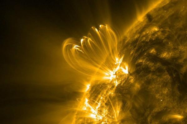 photo of The Sun Does Something Weird Right Before It Unleashes Solar Flares image