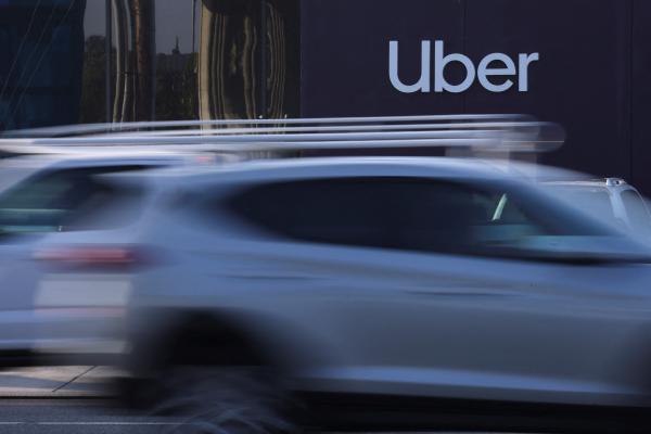 NYC court blocks pay raise for Uber and Lyft drivers