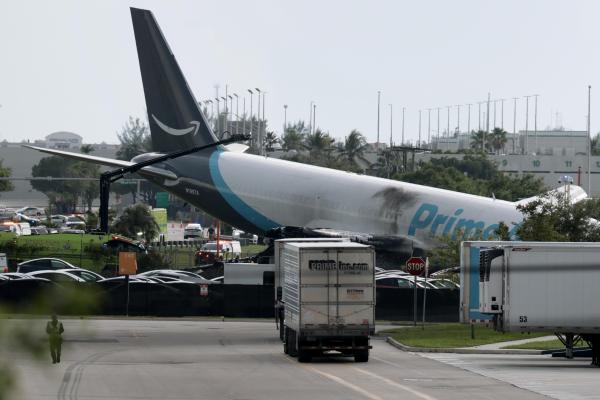 An Amazon cargo plane crashed at Miami…