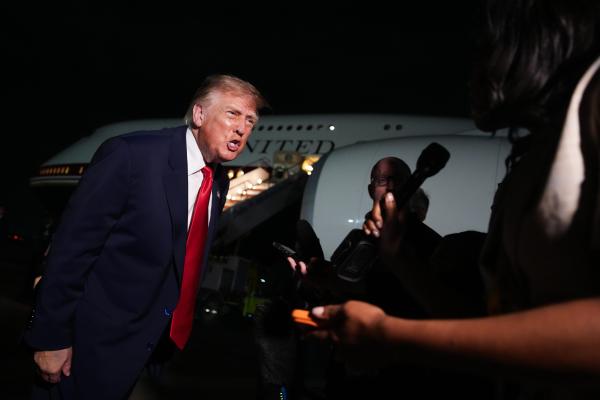 photo of Trump treads further on free speech with new journalist bans image