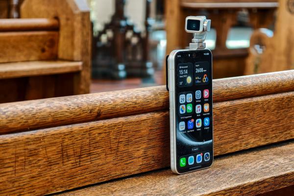 photo of Honor’s Robot Phone is better than a gimbal in a phone has any right to be image