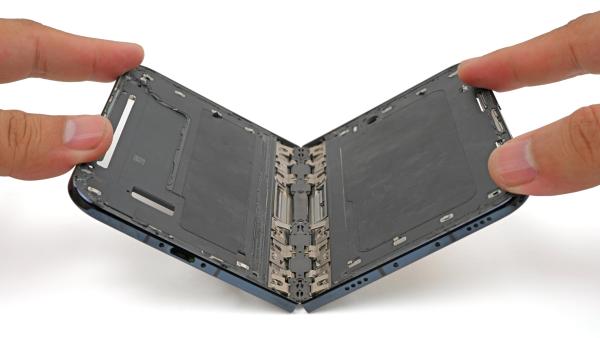 Here’s why the iPhone Duo’s hinge could be cracking the…