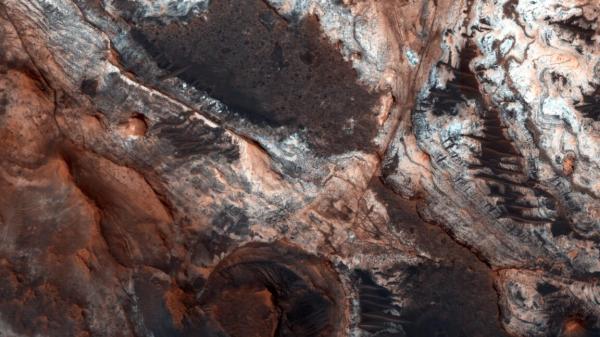 photo of Edge of Mars’ great dichotomy eroded back by hundreds of kilometers image