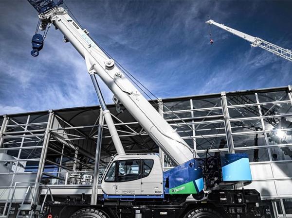 photo of Tadano GR-1000XLL EVOLT 100-ton electric crane is coming to America [video] image