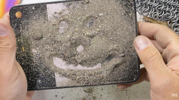 photo of iPhone Duo Fails JerryRigEverything's Dusty Durability Test image