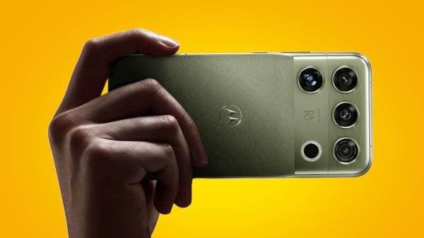 Motorola is finally taking on Apple and…