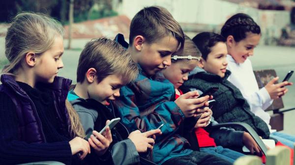 photo of UK to Ban Social Media for Under-16s Starting in 2027 image