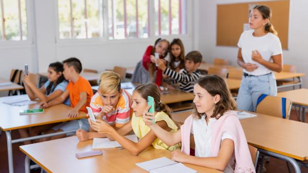 photo of Poland wants to ban phones and smartwatches in schools image