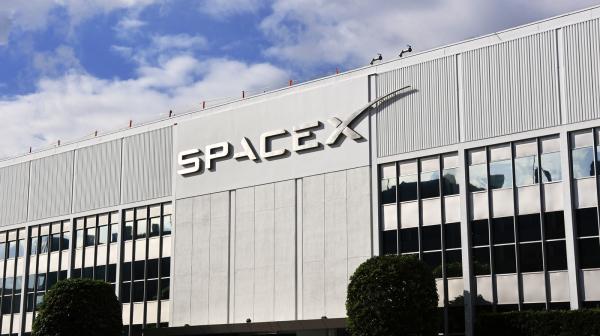 photo of SpaceX is reportedly testing a handheld AI device image