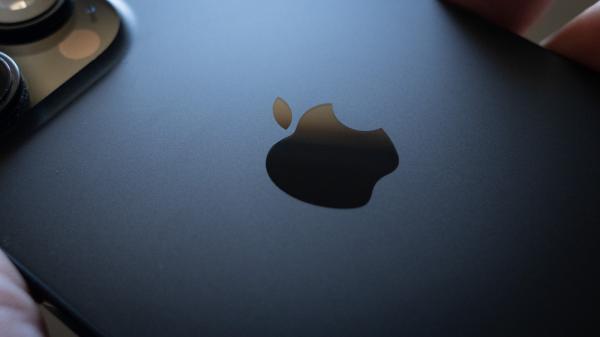 Apple's foldable iPhone may be in short…