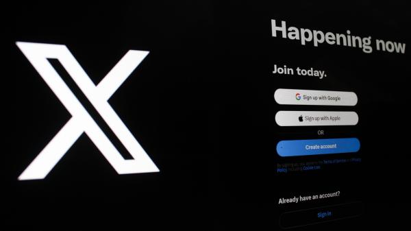 photo of Elon Musk says X will DM you about posts that receive a Community Note image