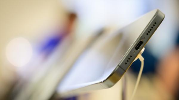 Your phone's USB-C port does a lot more than just charge -&hellip;