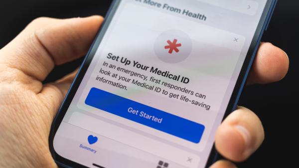 photo of How to set up your emergency contacts and medical ID on your iPhone image