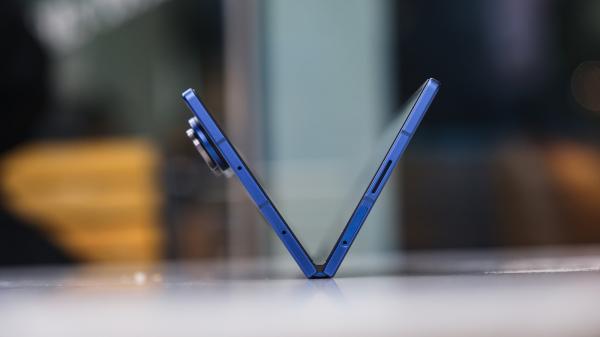 photo of How to take care of your foldable phone's hinge image
