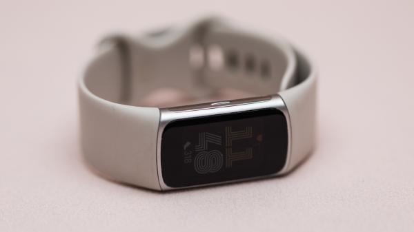 Google teases its new 'Fitbit Edge'…