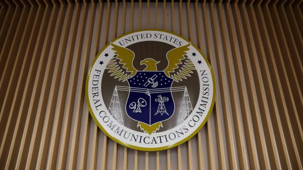 photo of FCC chair wants to let prisons jam illegal cellphones image