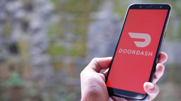 photo of DoorDash acquires Instacart in $17 billion delivery service merger image