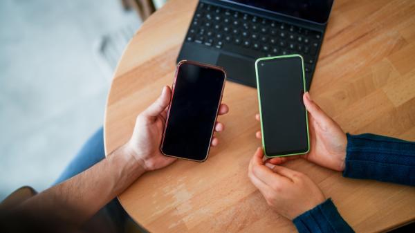 How to fix your phone screen when it's…