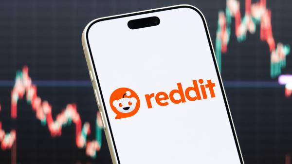 photo of Reddit will move to logged-in only as AI eats search traffic image