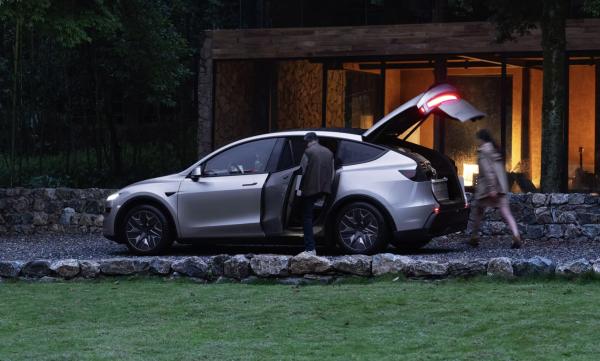 Tesla broadens most-wanted Model Y to…