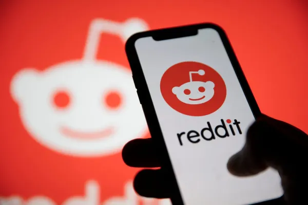 photo of As search traffic dries up, Reddit announces it’s shifting to a logged-in experience image