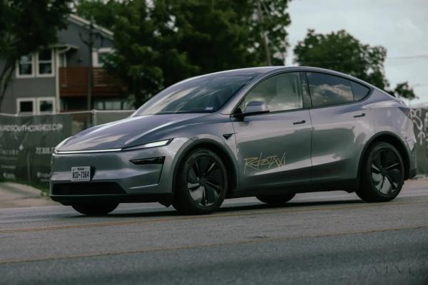 photo of Tesla expands Robotaxi geofence in Houston with an ode to SpaceX merger image