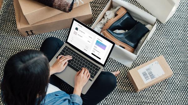 Scammers hijack real Shopify…