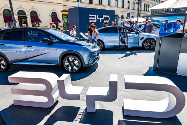 photo of Uber and China's BYD agree deal to roll out 100,000 EV fleet image