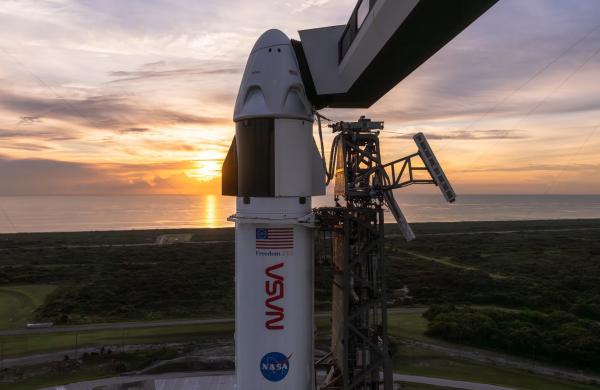 SpaceX nails “Lucky 13” astronaut…