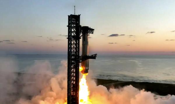 photo of First time's the charm: SpaceX catches a descending Super Heavy Booster image