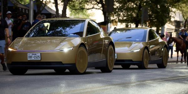 Tesla Cybercabs take over Austin’s F1…