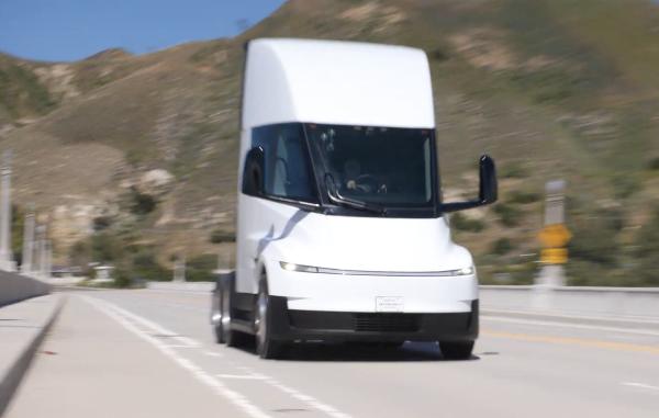 photo of Tesla Semi gets strange-but-understandable comparison from Jay Leno image
