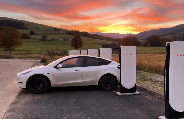 Tesla’s biggest rivals fights charging&hellip;