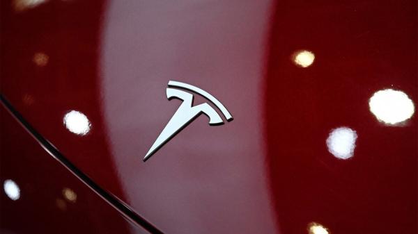 photo of Another Telsa on Autopilot Stopped on Freeway, Driver Died: Report image