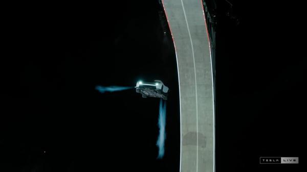 photo of Tesla’s New Roadster Can Somehow Do Corkscrews in the Air (Without Exploding—Yet) image