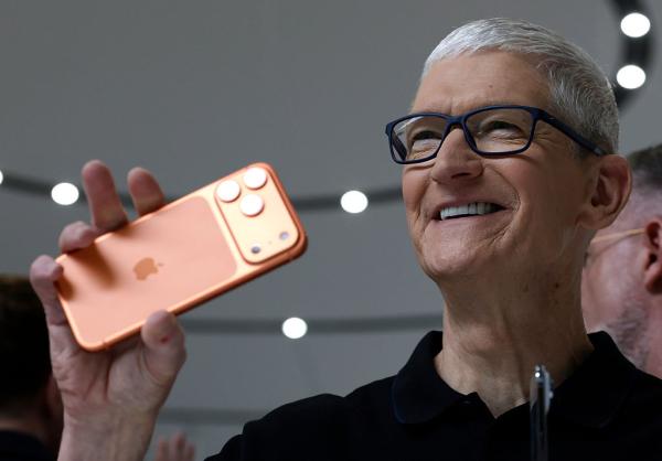 As Tim Cook steps down, Apple hit record&hellip;