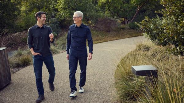 Tim Cook Comments on His Final Day as…