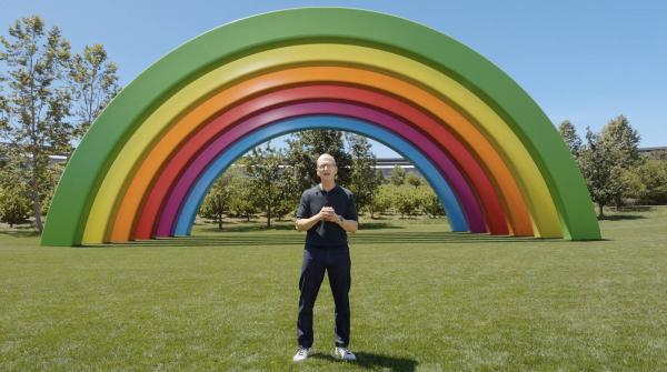 Apple Holds Farewell Party for Tim Cook&hellip;